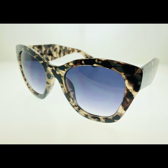 Women’s Banana Republic Ink Blot Fashion Sunglasses - Picture 8 of 8
